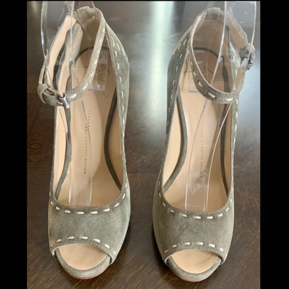 💫HP‼️💫 GIUSEPPE ZANOTTI Wedges in Grayish-Sage Color, Size 38.5 (US 8.5) - Picture 2 of 11